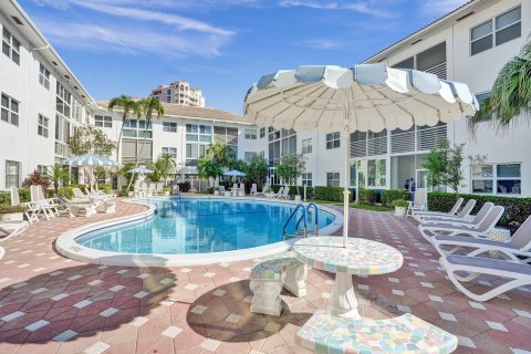 Condominio en venta en Lauderdale-by-the-Sea, Florida, 2 dormitorios, 85.47 m2 № 945462 - foto 13