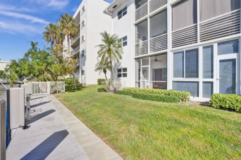 Condominio en venta en Lauderdale-by-the-Sea, Florida, 2 dormitorios, 85.47 m2 № 945462 - foto 15