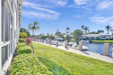 Condo in Lauderdale-by-the-Sea, Florida, 2 bedrooms  № 945462 - photo 19