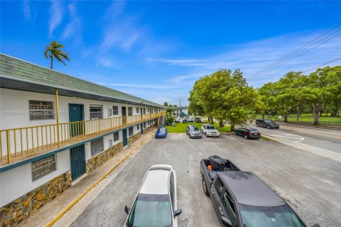 Propiedad comercial en venta en Miami, Florida № 1410606 - foto 30