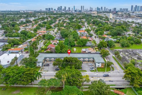 Propiedad comercial en venta en Miami, Florida № 1410606 - foto 13