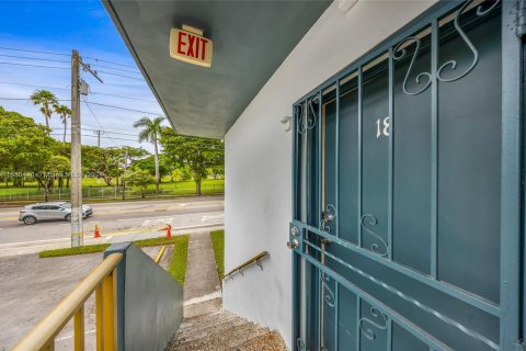 Propiedad comercial en venta en Miami, Florida № 1410606 - foto 29