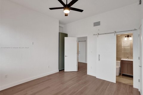 Condo in Miami Beach, Florida, 2 bedrooms  № 1410516 - photo 9