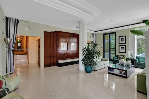 Condo in Miami Beach, Florida, 2 bedrooms  № 1410516 - photo 2