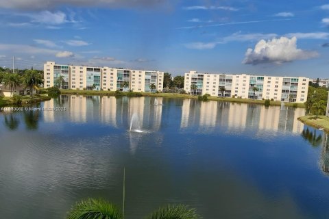 Condo in Dania Beach, Florida, 2 bedrooms  № 1365597 - photo 13