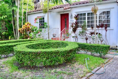 House in Coral Gables, Florida 4 bedrooms, 158.21 sq.m. № 1272326 - photo 3