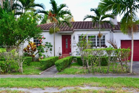 House in Coral Gables, Florida 4 bedrooms, 158.21 sq.m. № 1272326 - photo 1