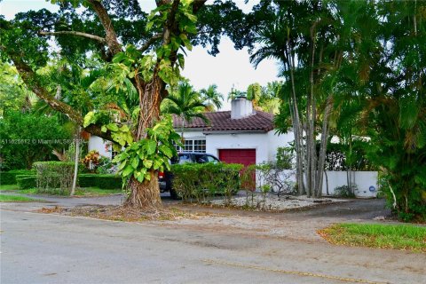 House in Coral Gables, Florida 4 bedrooms, 158.21 sq.m. № 1272326 - photo 8