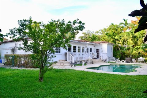 House in Coral Gables, Florida 4 bedrooms, 158.21 sq.m. № 1272326 - photo 9