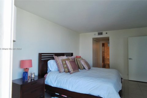 Condominio en alquiler en North Bay Village, Florida, 2 dormitorios, 95.69 m2 № 1101907 - foto 5