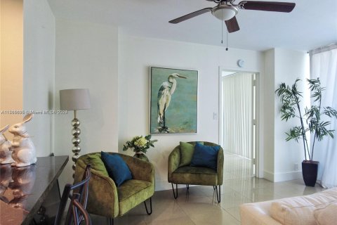 Condominio en alquiler en North Bay Village, Florida, 2 dormitorios, 95.69 m2 № 1101907 - foto 14