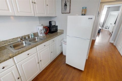 Condo in Miami Beach, Florida, 1 bedroom  № 780647 - photo 2