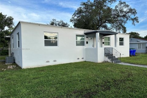 Propiedad comercial en venta en Miami, Florida, 175.03 m2 № 1320833 - foto 1