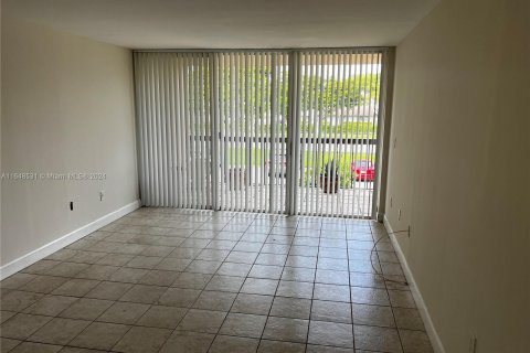 Condominio en alquiler en Miami, Florida, 1 dormitorio, 67.54 m2 № 1331028 - foto 6