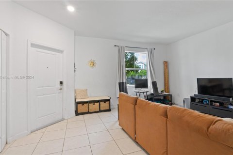 Adosado en venta en Homestead, Florida, 3 dormitorios, 149.76 m2 № 1362256 - foto 11