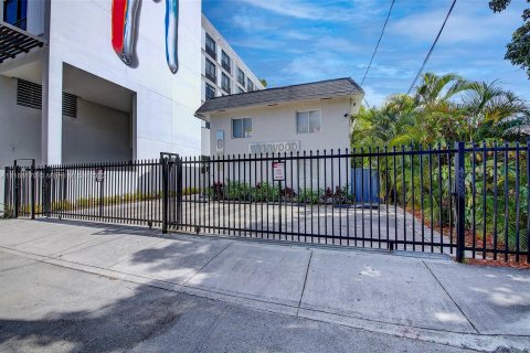 Immobilier commercial à vendre à Miami, Floride № 5696 - photo 3