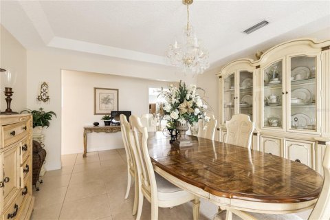 House in Wellington, Florida 5 bedrooms, 316.8 sq.m. № 1426651 - photo 8