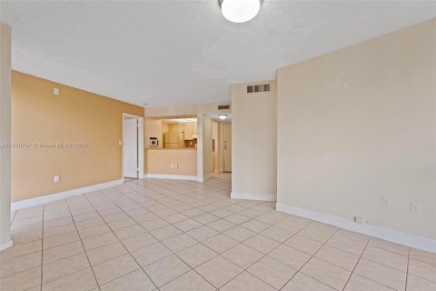 Condo in Hialeah, Florida, 2 bedrooms  № 1409344 - photo 29