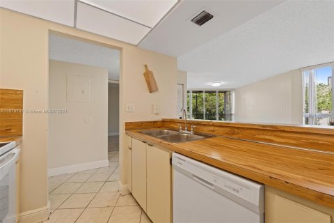 Condo in Hialeah, Florida, 2 bedrooms  № 1409344 - photo 30