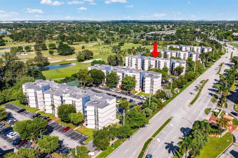 Copropriété à vendre à Hialeah, Floride: 2 chambres, 87.24 m2 № 1409344 - photo 8