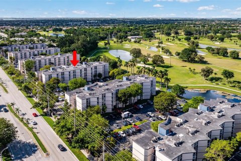 Condominio en venta en Hialeah, Florida, 2 dormitorios, 87.24 m2 № 1409344 - foto 7