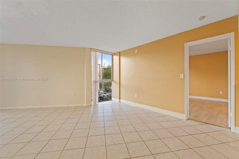 Condominio en venta en Hialeah, Florida, 2 dormitorios, 87.24 m2 № 1409344 - foto 25