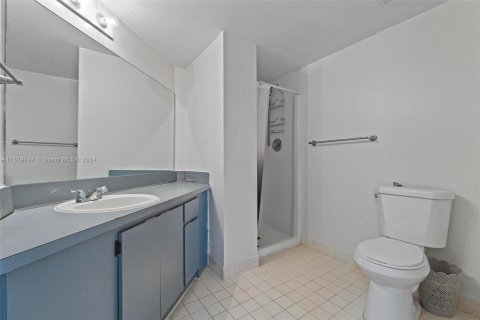 Condo in Hialeah, Florida, 2 bedrooms  № 1409344 - photo 17