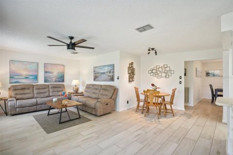 Casa en venta en Palm Harbor, Florida, 2 dormitorios, 174.56 m2 № 1387266 - foto 10