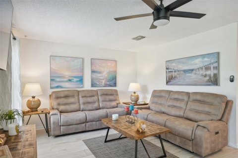 Casa en venta en Palm Harbor, Florida, 2 dormitorios, 174.56 m2 № 1387266 - foto 11