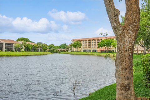 Copropriété à vendre à Deerfield Beach, Floride: 2 chambres, 106.84 m2 № 1230343 - photo 1