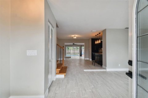 Casa en venta en Tampa, Florida, 5 dormitorios, 263.47 m2 № 1251396 - foto 13