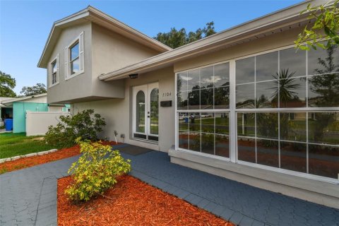 Villa ou maison à vendre à Tampa, Floride: 5 chambres, 263.47 m2 № 1251396 - photo 4