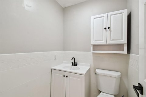 Casa en venta en Tampa, Florida, 5 dormitorios, 263.47 m2 № 1251396 - foto 17