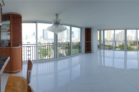 Copropriété à vendre à Sunny Isles Beach, Floride: 2 chambres, 146.32 m2 № 1233637 - photo 17