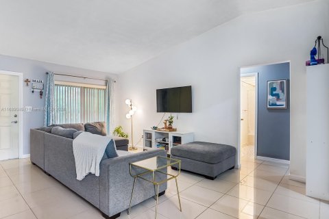 Casa en venta en Miami, Florida, 3 dormitorios, 94.3 m2 № 1436990 - foto 10