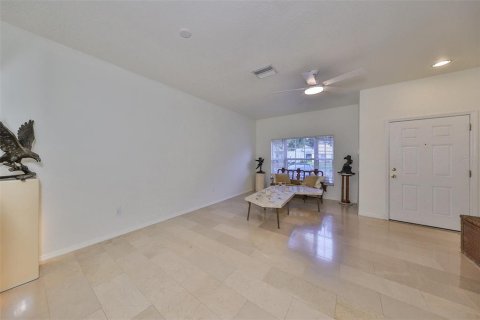 Touwnhouse à vendre à Gibsonton, Floride: 2 chambres, 126.35 m2 № 1363077 - photo 2