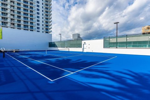 Condo in Hollywood, Florida, 2 bedrooms  № 1983 - photo 14