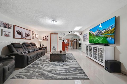 Touwnhouse à vendre à Hialeah, Floride: 2 chambres, 122.07 m2 № 1369070 - photo 19