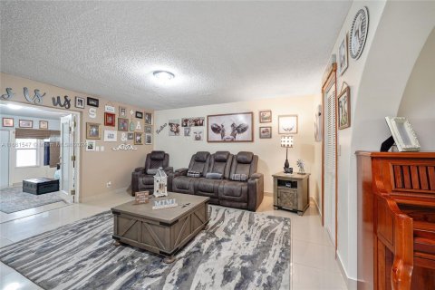 Touwnhouse à vendre à Hialeah, Floride: 2 chambres, 122.07 m2 № 1369070 - photo 18