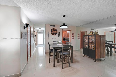 Touwnhouse à vendre à Hialeah, Floride: 2 chambres, 122.07 m2 № 1369070 - photo 6