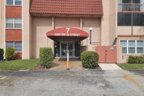 Купить кондоминиум в Норт-Лодердейл, Флорида 2 спальни, 107.77м2, № 1135338 - фото 8