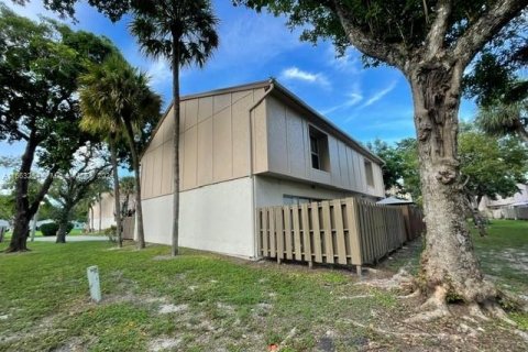 Townhouse in Plantation, Florida 4 bedrooms, 164.44 sq.m. № 1372826 - photo 5