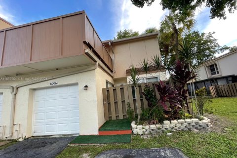 Adosado en venta en Plantation, Florida, 4 dormitorios, 164.44 m2 № 1372826 - foto 1