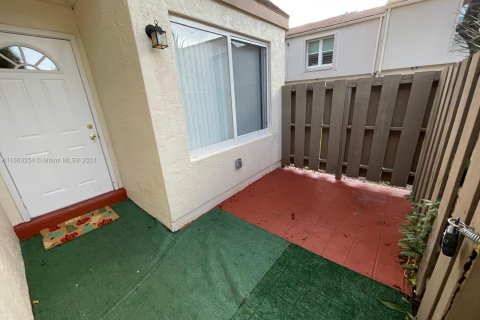 Townhouse in Plantation, Florida 4 bedrooms, 164.44 sq.m. № 1372826 - photo 3