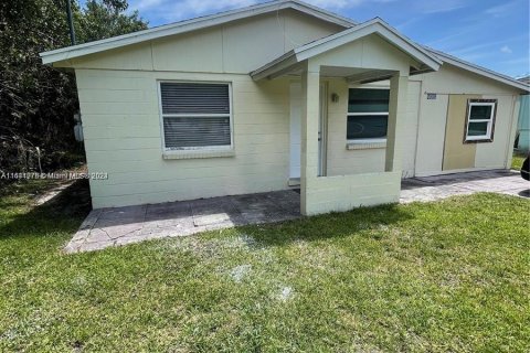 House in St. Lucie, Florida 2 bedrooms, 89.74 sq.m. № 1321254 - photo 5