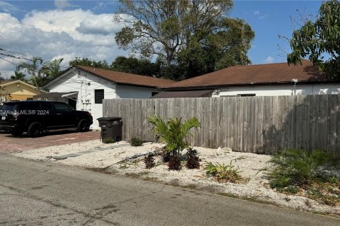 Immobilier commercial à vendre à West Palm Beach, Floride: 190.54 m2 № 1409231 - photo 2