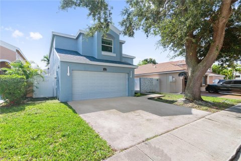 Villa ou maison à louer à Miramar, Floride: 3 chambres, 197.6 m2 № 1364269 - photo 2