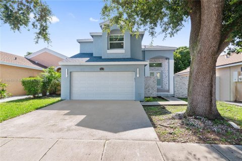 Villa ou maison à louer à Miramar, Floride: 3 chambres, 197.6 m2 № 1364269 - photo 1