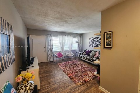 Condo in Pembroke Pines, Florida, 1 bedroom  № 1364267 - photo 12