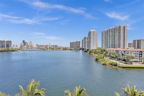 Condominio en venta en Aventura, Florida, 3 dormitorios, 275.18 m2 № 1377371 - foto 27